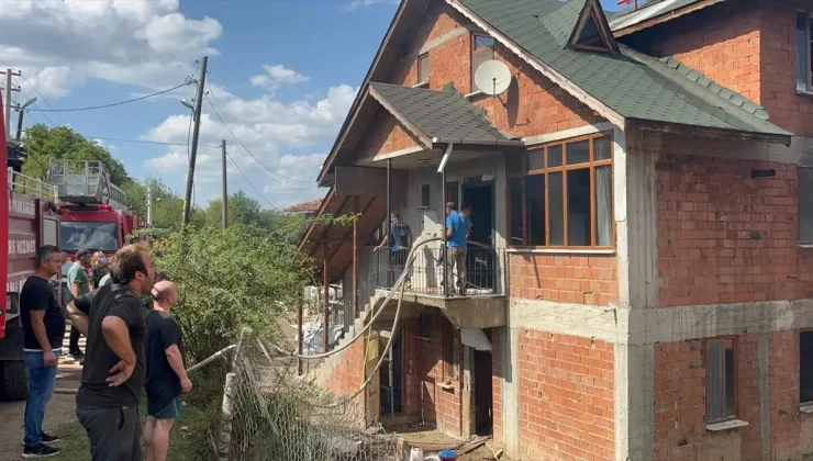 Bolu’nun Mengen ilçesinde çıkan ev yangını söndürüldü