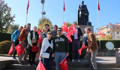 Bolu’da Cumhuriyet Bayramı Töreni ve Yeni Evlilerle Kutlama